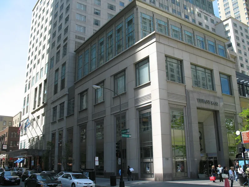 The Peninsula hotel building at Michigan Avenue and Superior Street